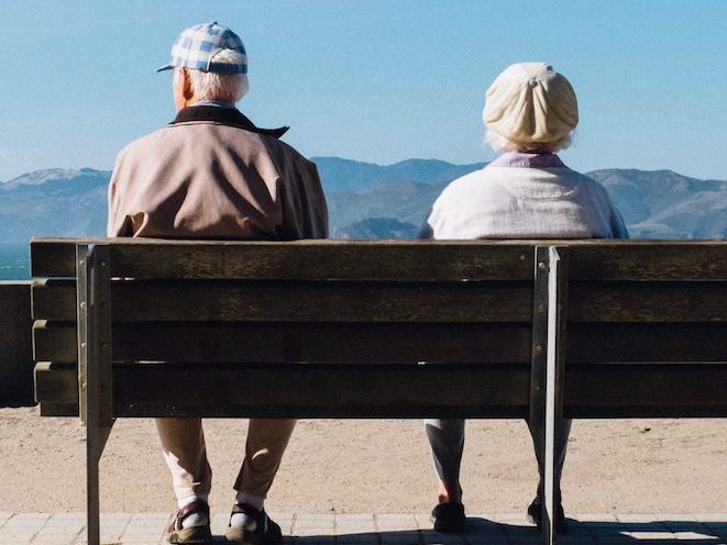 seniors on a bench, assisted living vs memory care