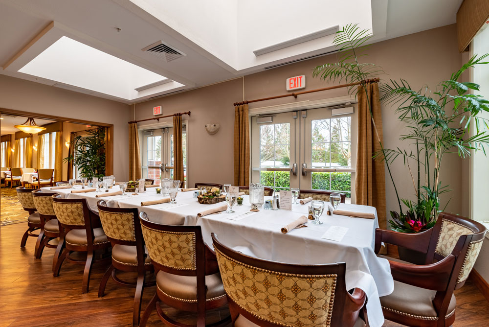 Dining room Tables at Laurel Parc Senior Living in Portland Oregon