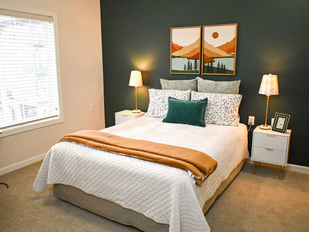 Independent Living Bedroom at Laurel Parc Senior Living in Portland Oregon