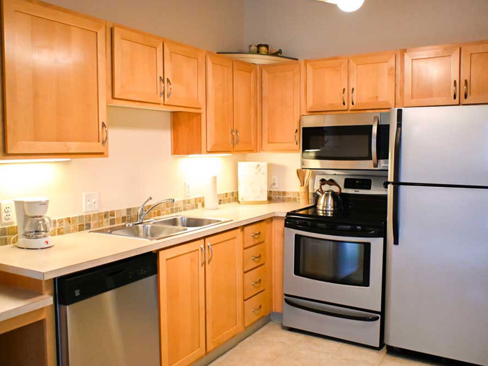 Independent Living Kitchen at Laurel Parc Senior Living in Portland Oregon