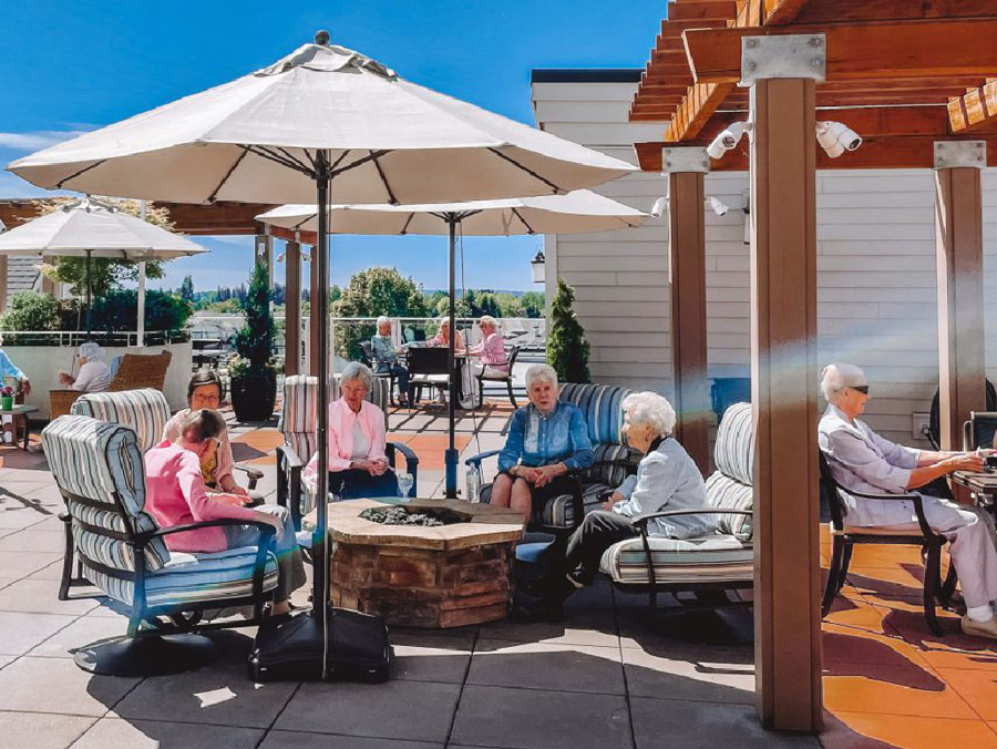 Patio at Laurel Parc Senior Living in Portland Oregon