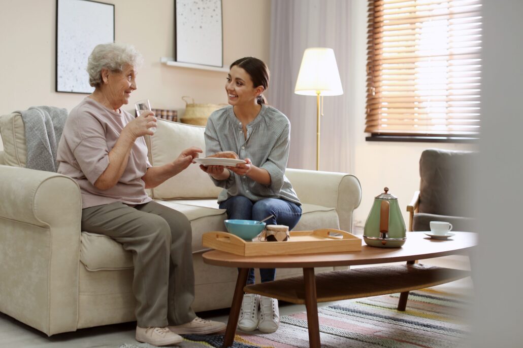 Meal assistance at Laurel Parc Senior Living in Portland Oregon
